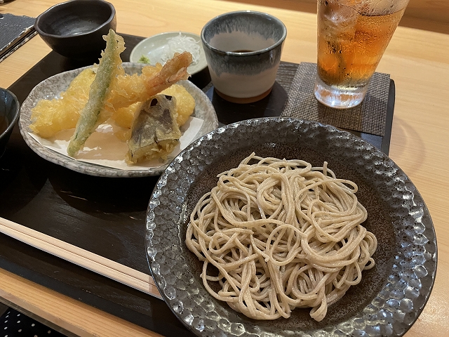 倉吉市のつなぎやにて天ざる蕎麦